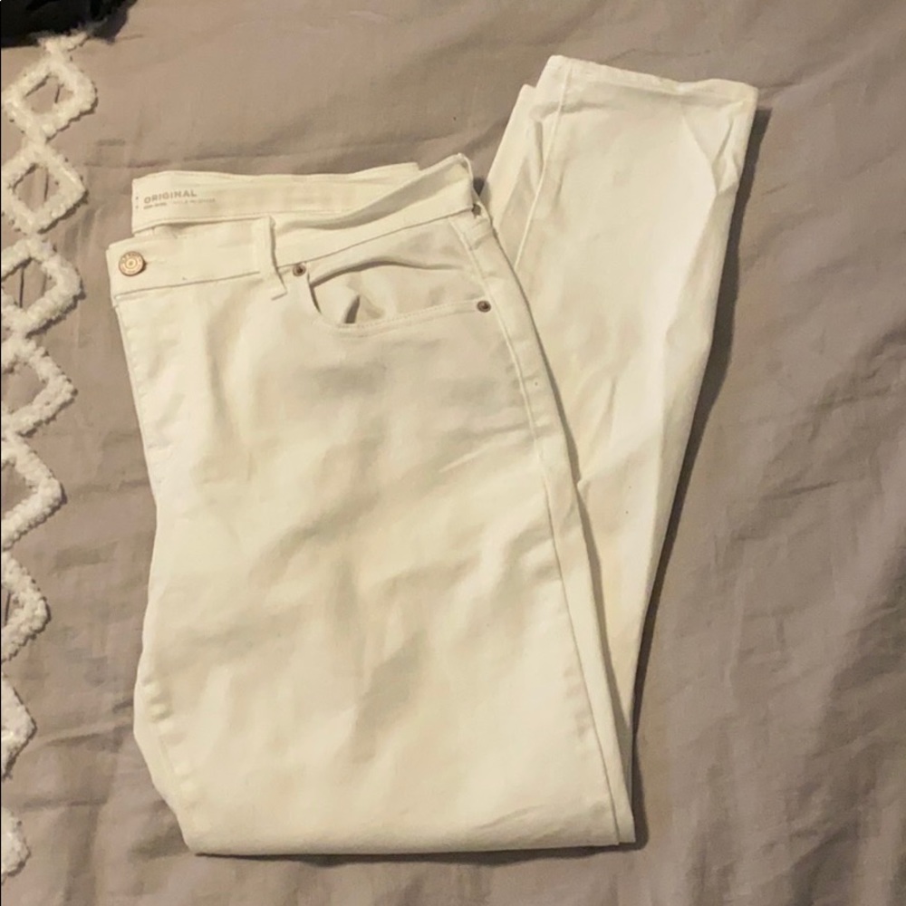 White Old Navy Mid-Rise Skinny Jeans